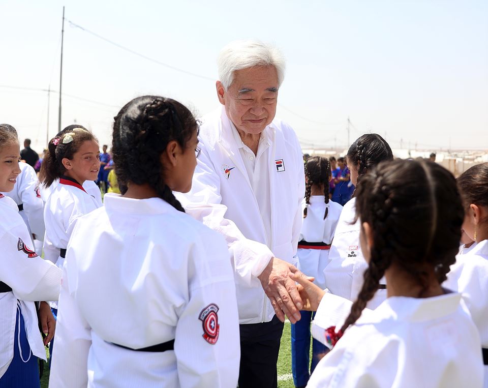 WT President_THF Chairman_ Chungwon Choue_Azraq Refugee Camp WT President_THF Chairman_ Chungwon Choue_Azraq Refugee Camp